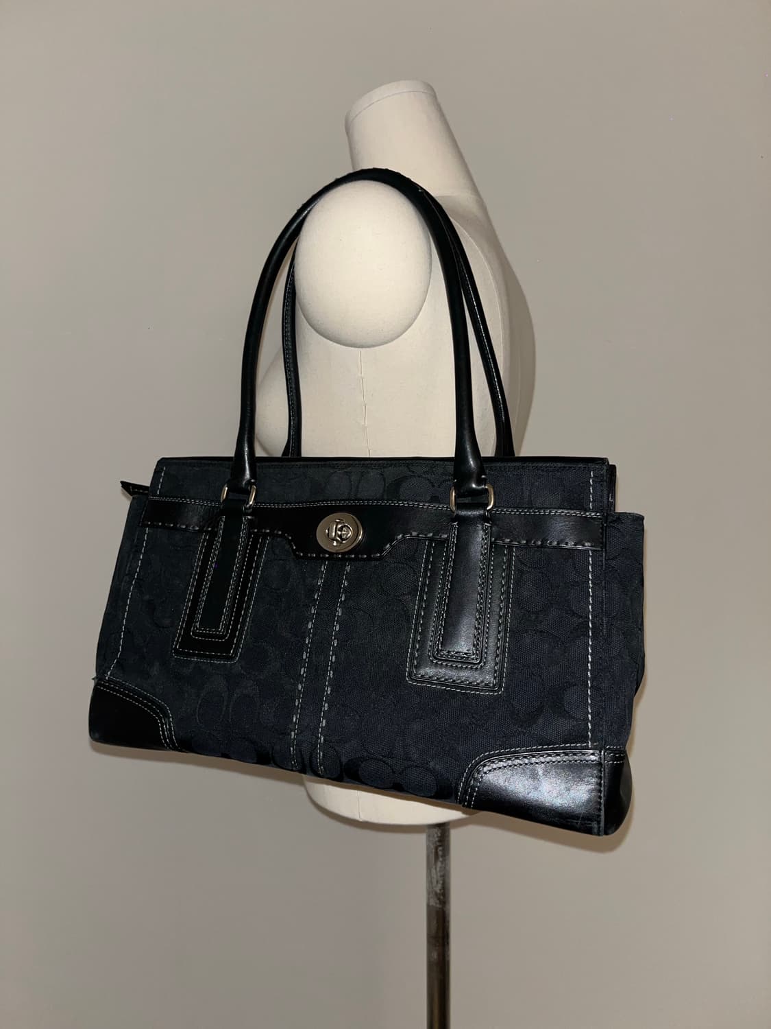 🎉BLACK FRIDAY🎉 Coach all black bag 상품이미지2