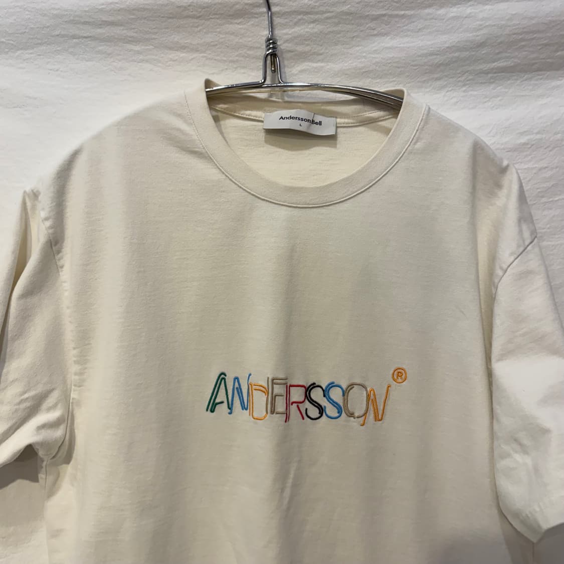 앤더슨벨 로고 반팔티 아이보리 상품이미지4
