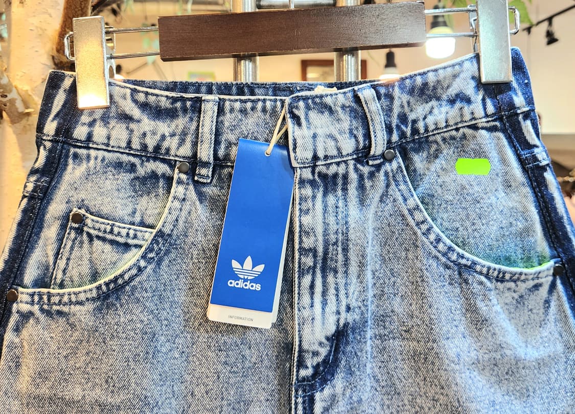 새제품)아디다스+크세니아 콜라보 연청 삼선 데님스커트 상품이미지2