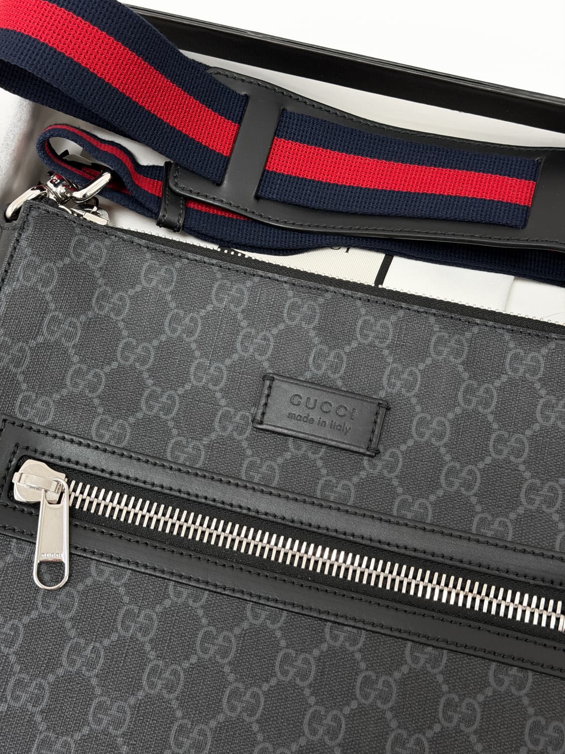 구찌 GG 수프림 웹 스트랩 메신저 크로스백 상품이미지4