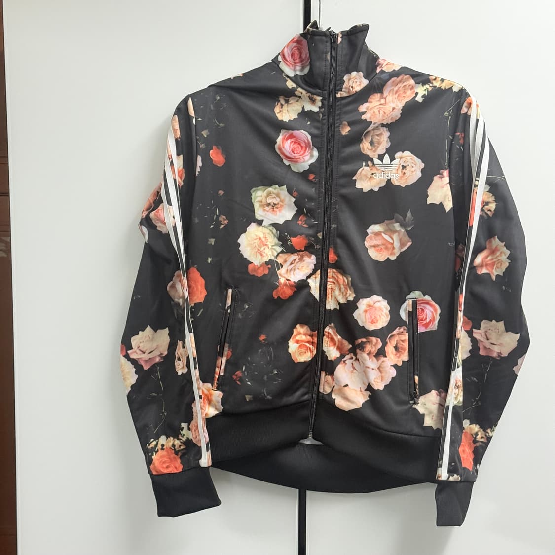 아디다스 오리지널 플라워 패턴 트랙탑 L 상품이미지1