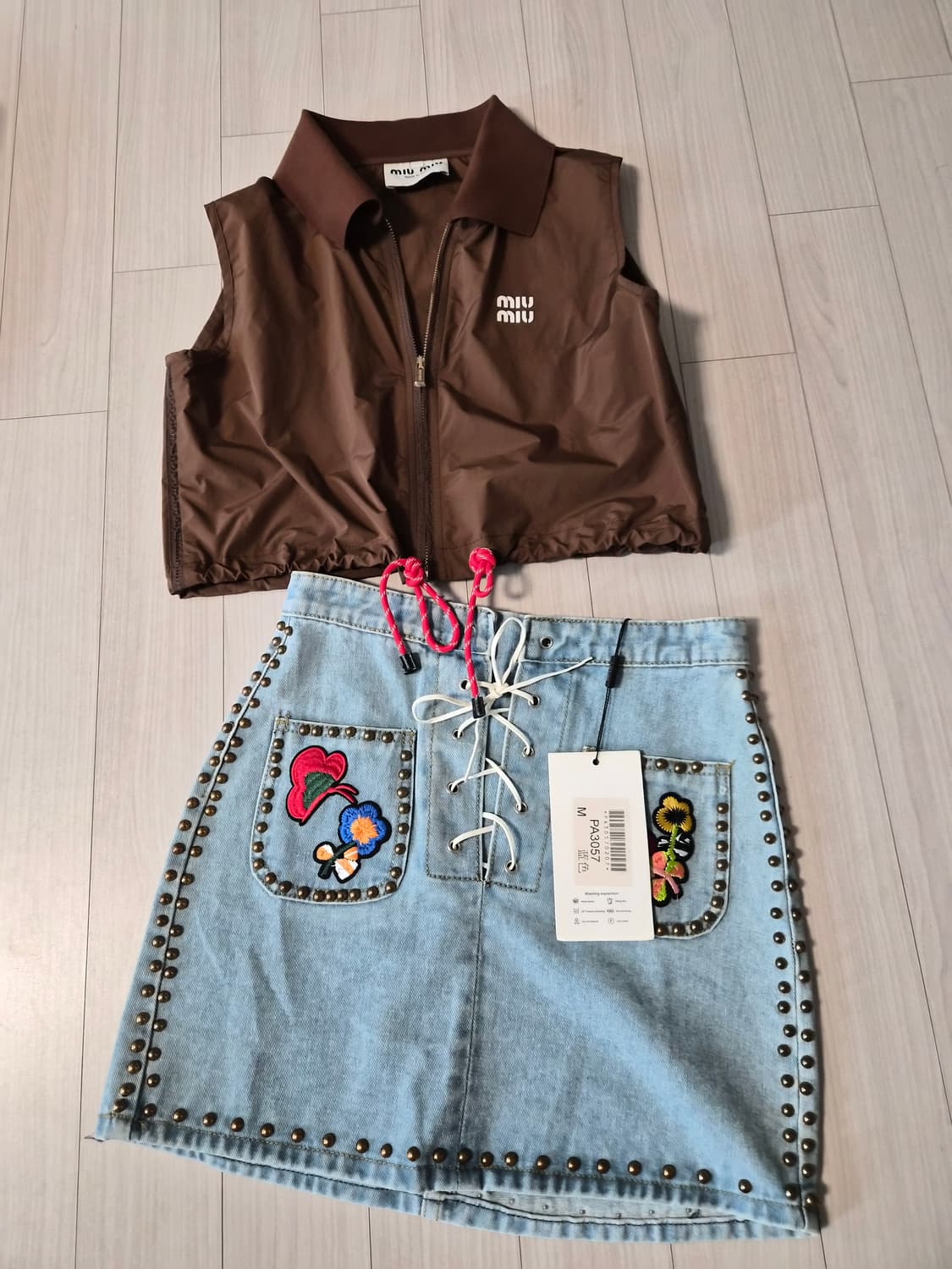 (유니크) 꽃 자수 스터드 데님 미니 스커트 판매합니다 상품이미지1