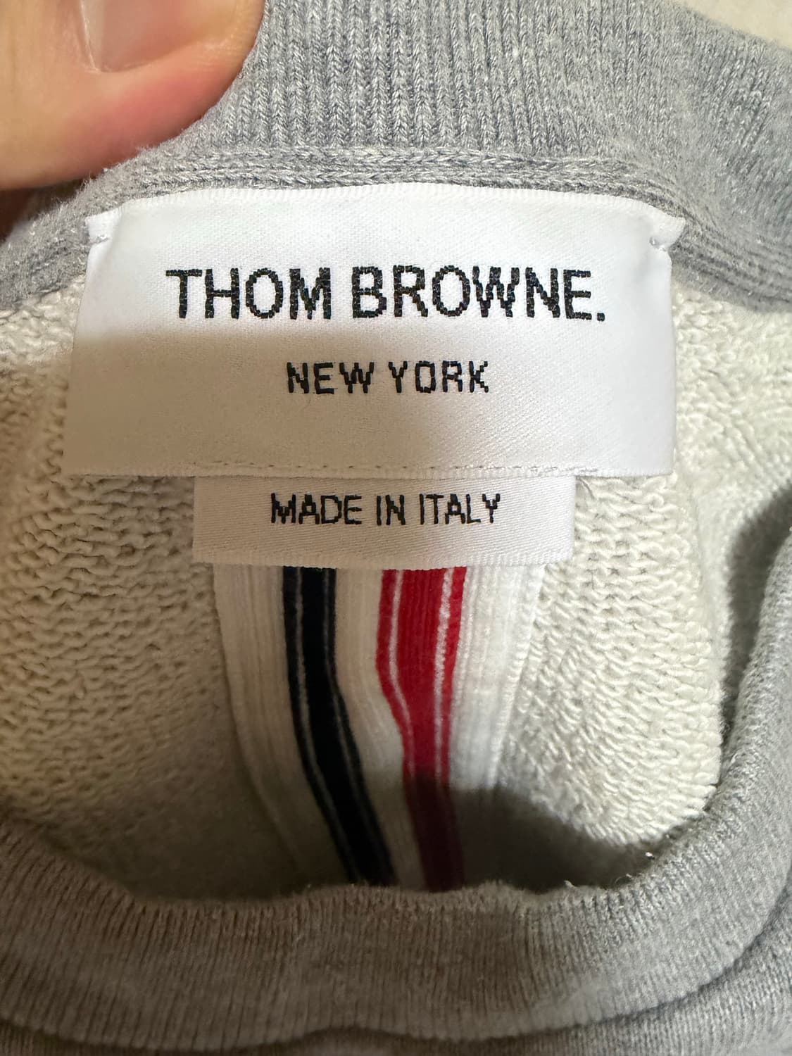 톰브라운 백삼선 맨투맨 그레이 3size 상품이미지4