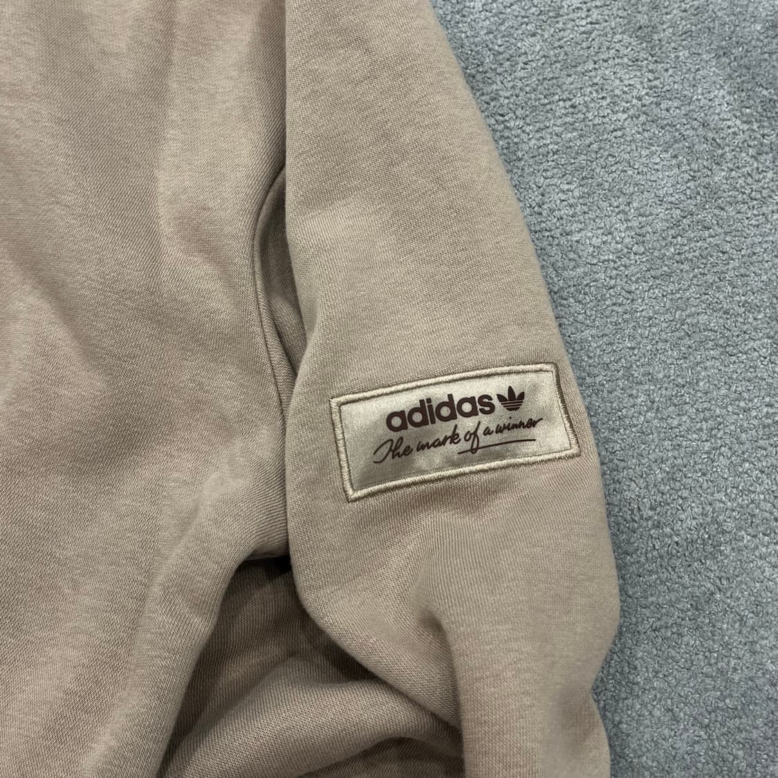 S 아디다스 로고 포인트 베이지 맨투맨 티셔츠 상품이미지3