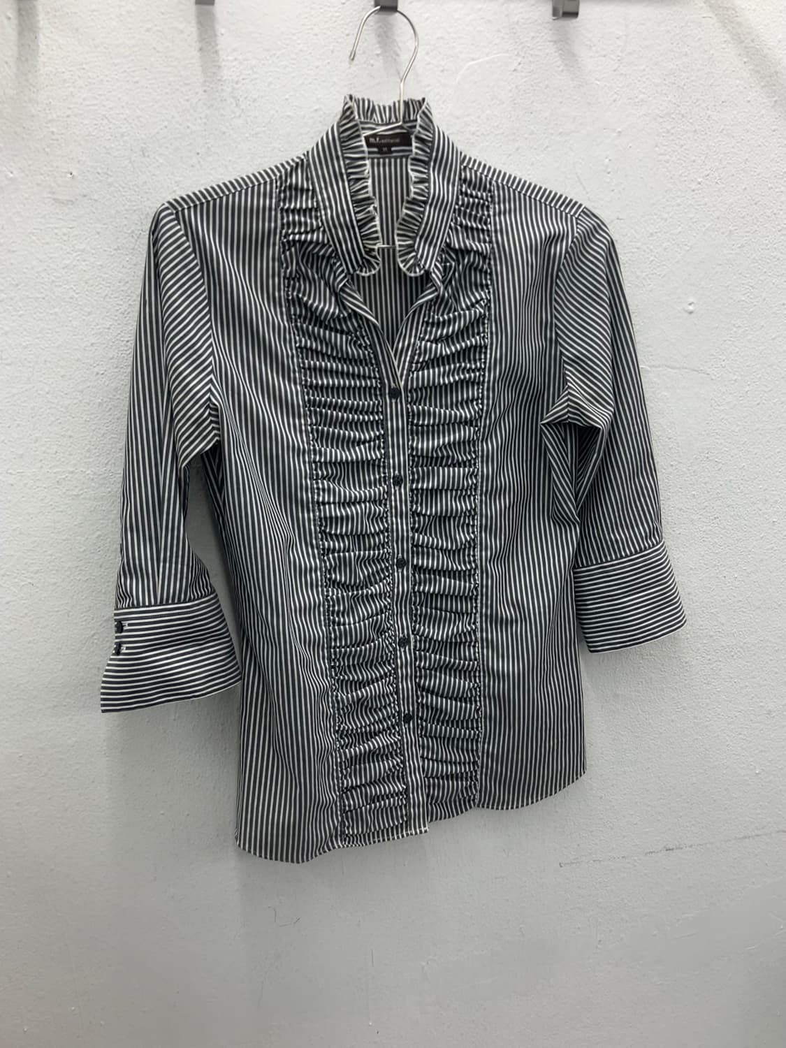 스트라이프 러플 블라우스 상품이미지1