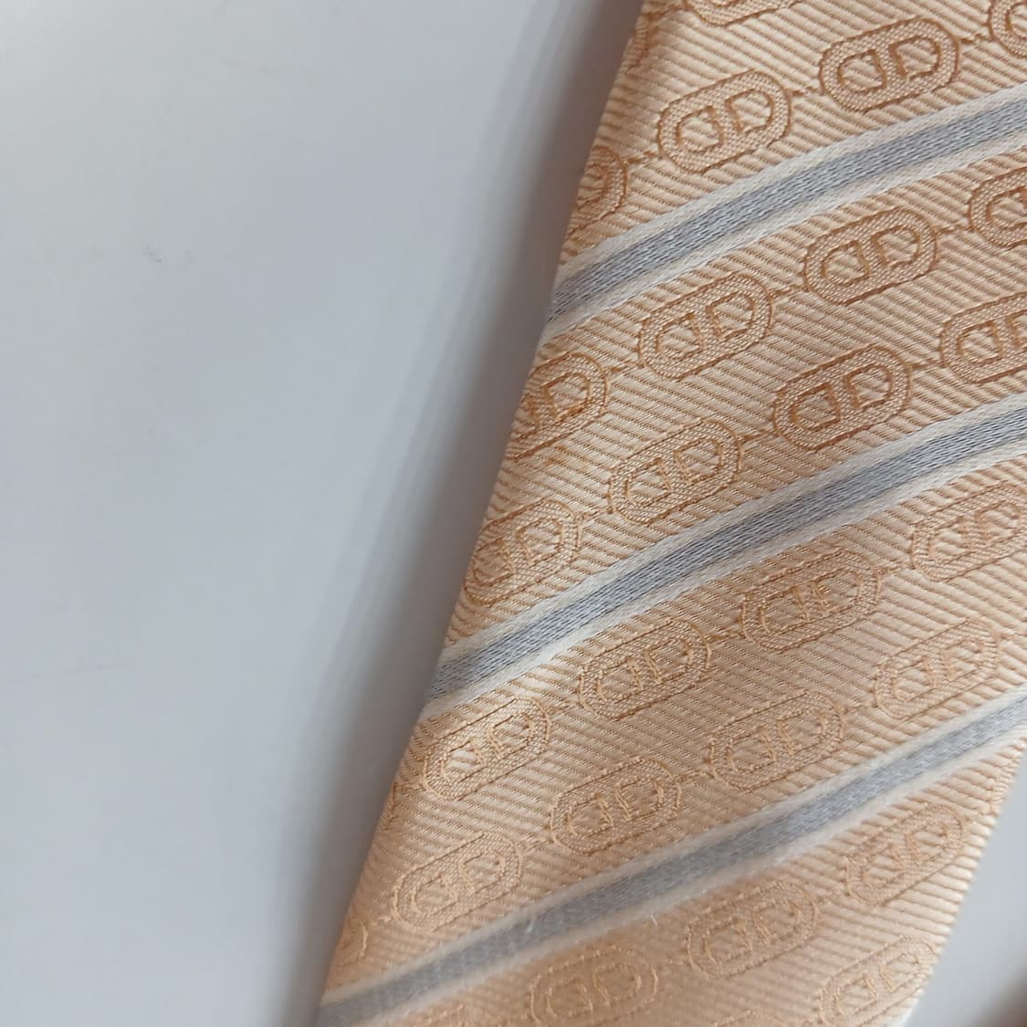 셀린느 실크 골드 스트라이프 넥타이 9.1cm A등급 A19179
 상품이미지8