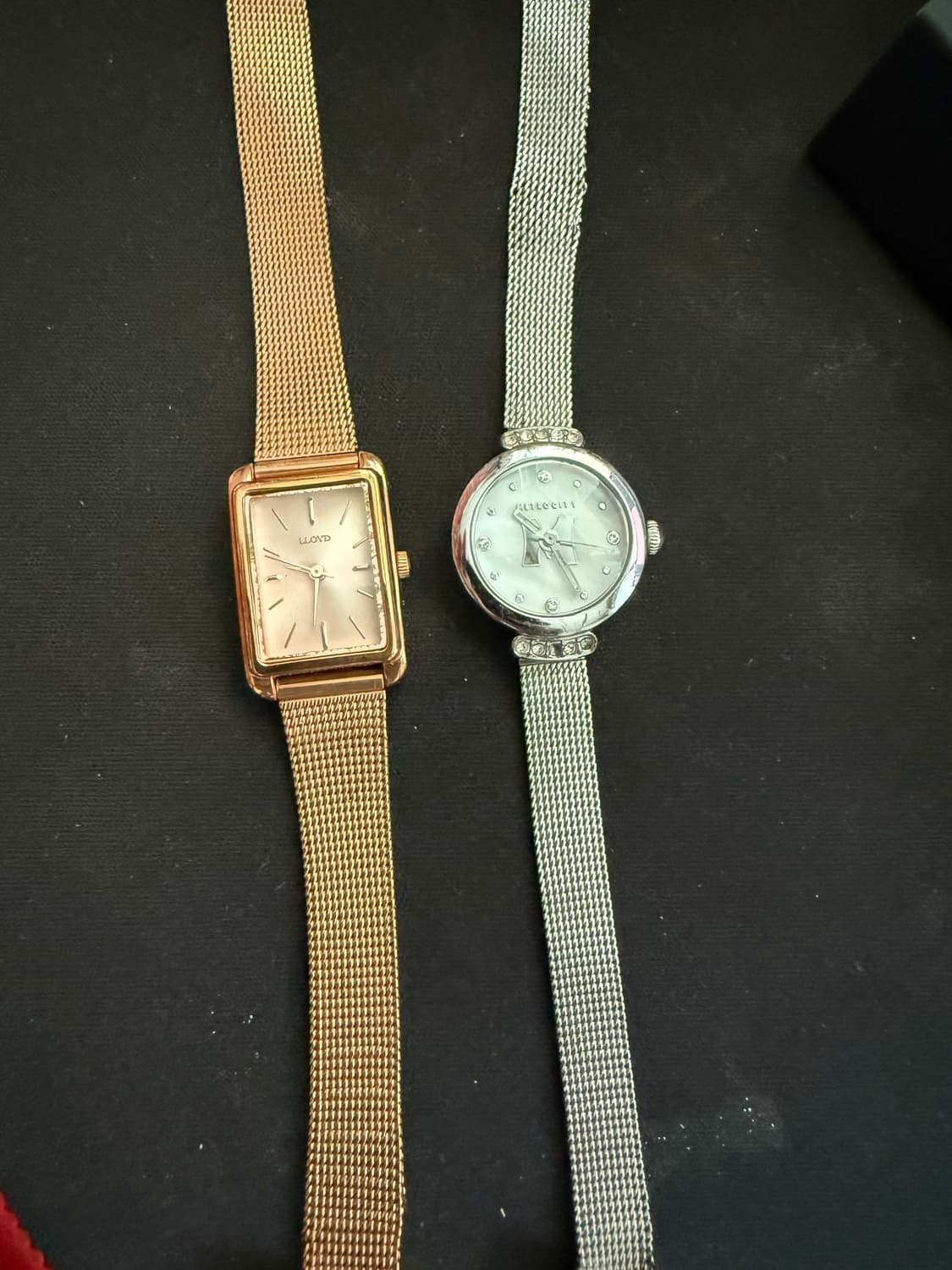 좌:로이드 우:매트로시티 손목시계 상품이미지1