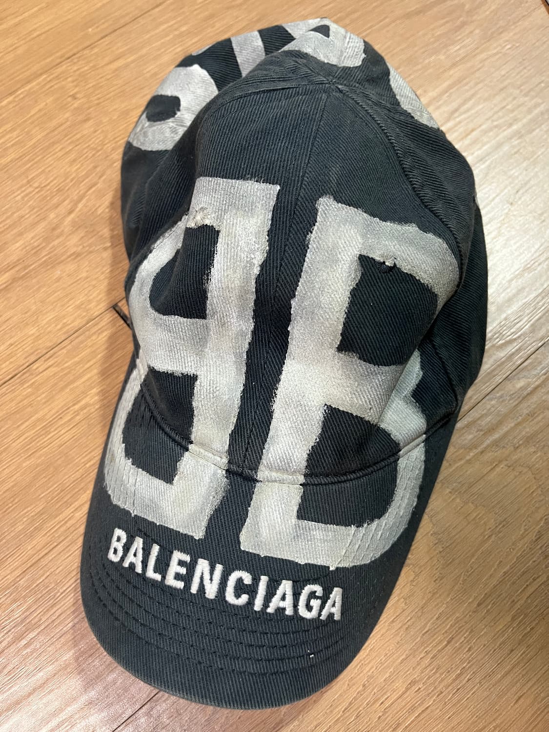 발렌시아가 스프레이드 캡 상품이미지1