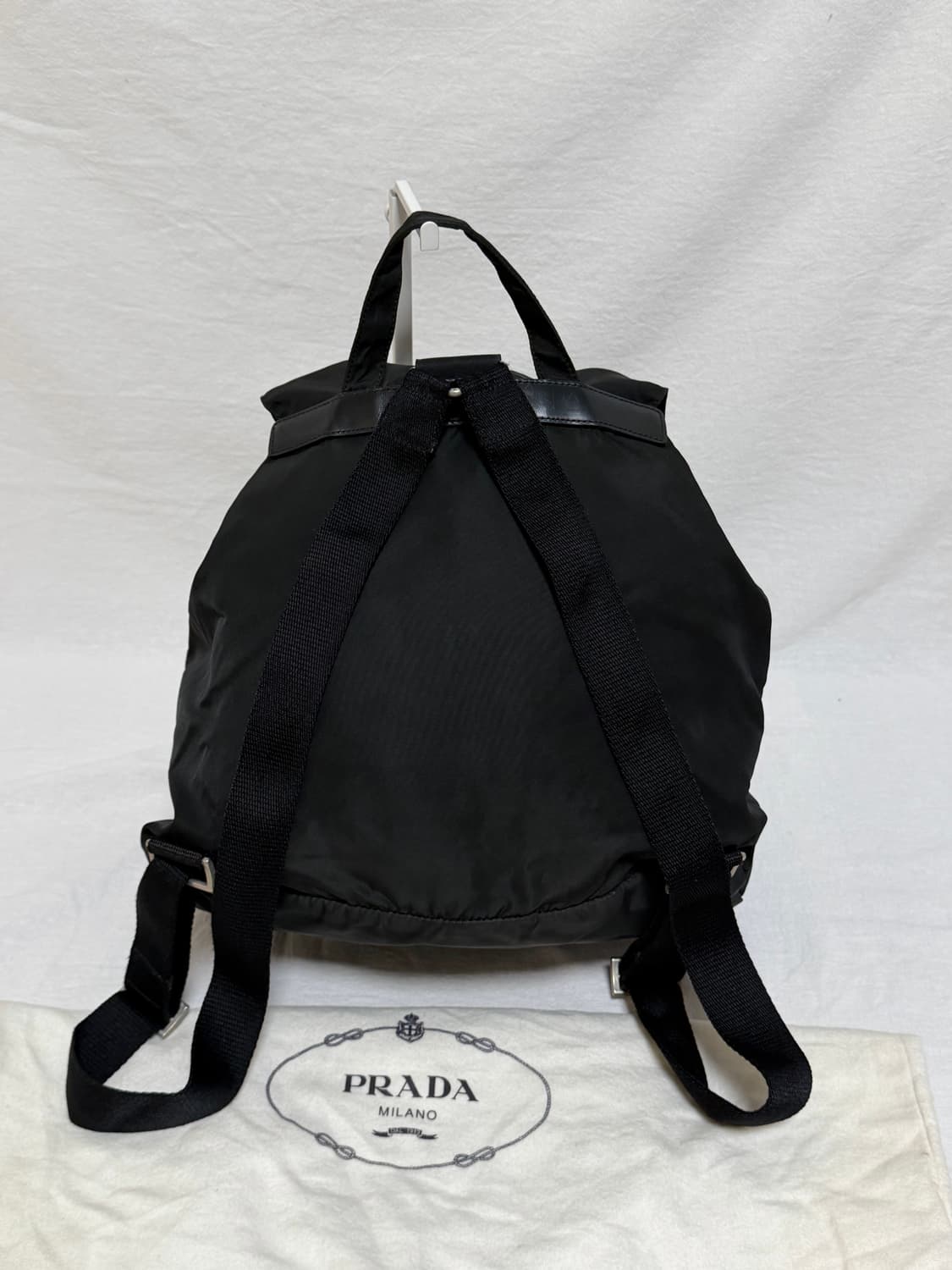 정품 프라다 포코노 나일론 투포켓 미디움 백팩 블랙 상품이미지8