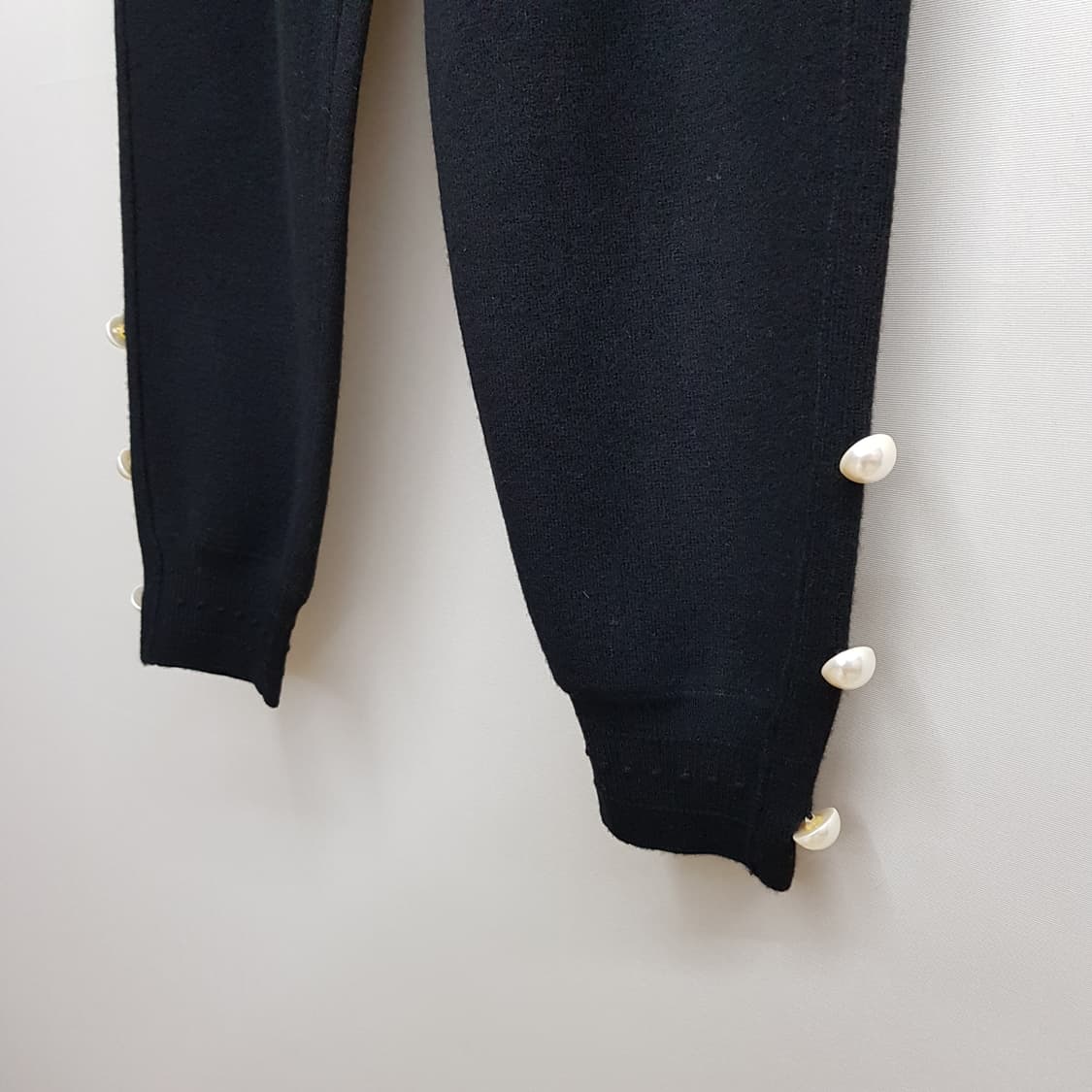 오즈세컨 O2nd 진주 버튼 디테일 니트 조거 팬츠  64-94사이즈 상품이미지4