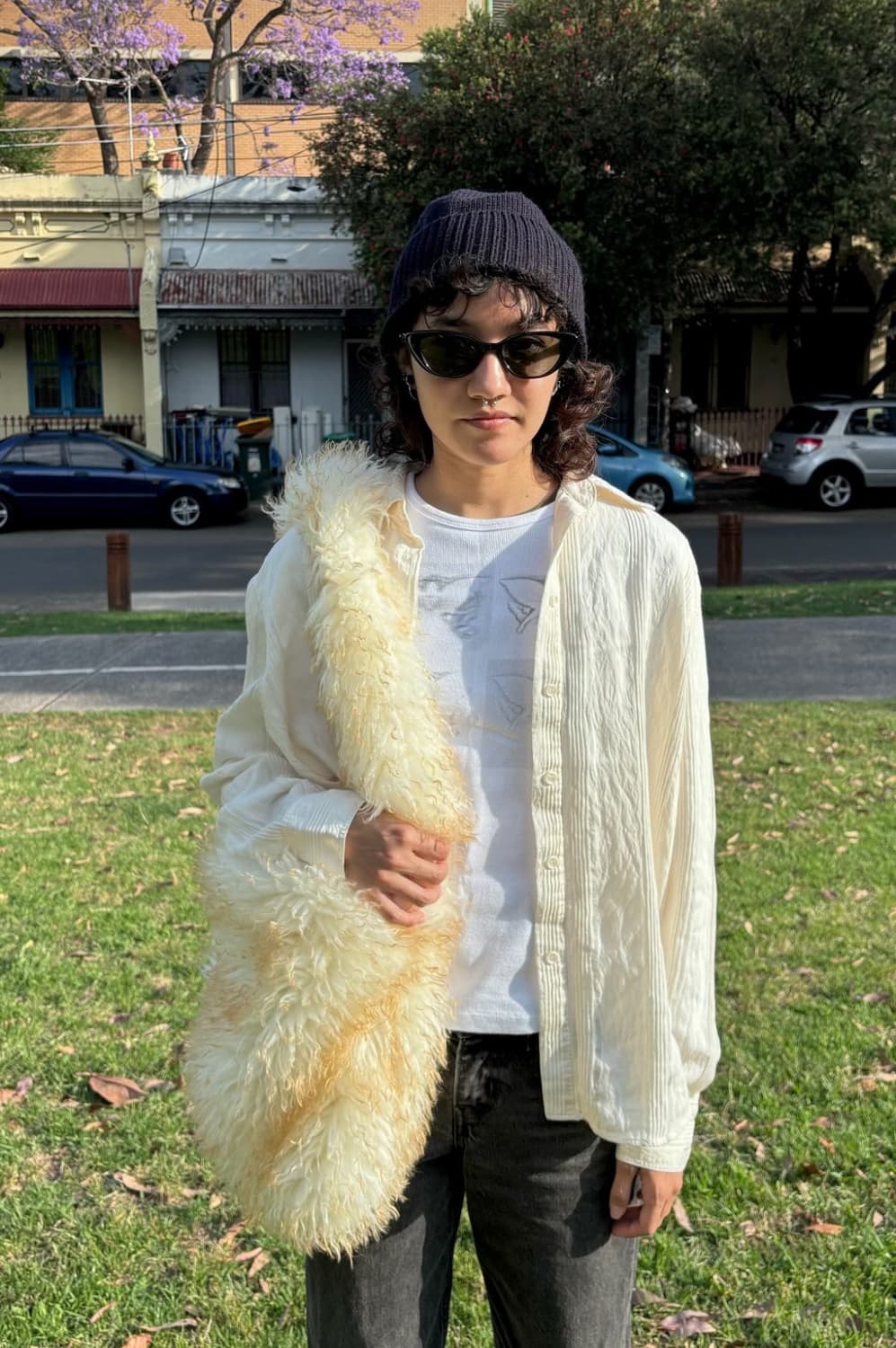 [안유진님 착용] Long furry hair bag _ ivory 상품이미지1