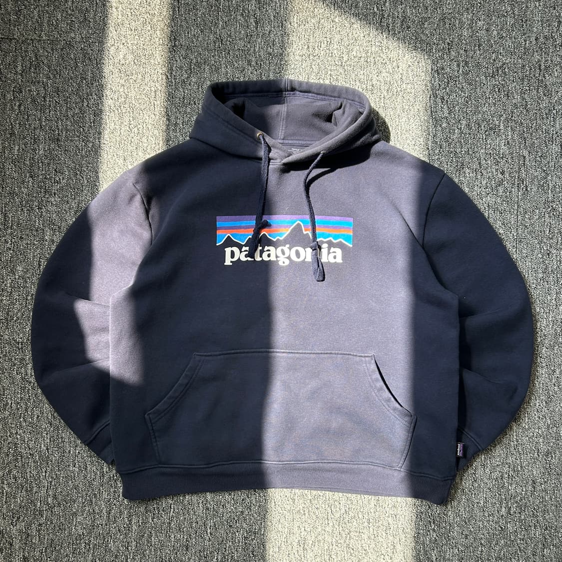 파타고니아 네이비 기모 후드티 상품이미지1