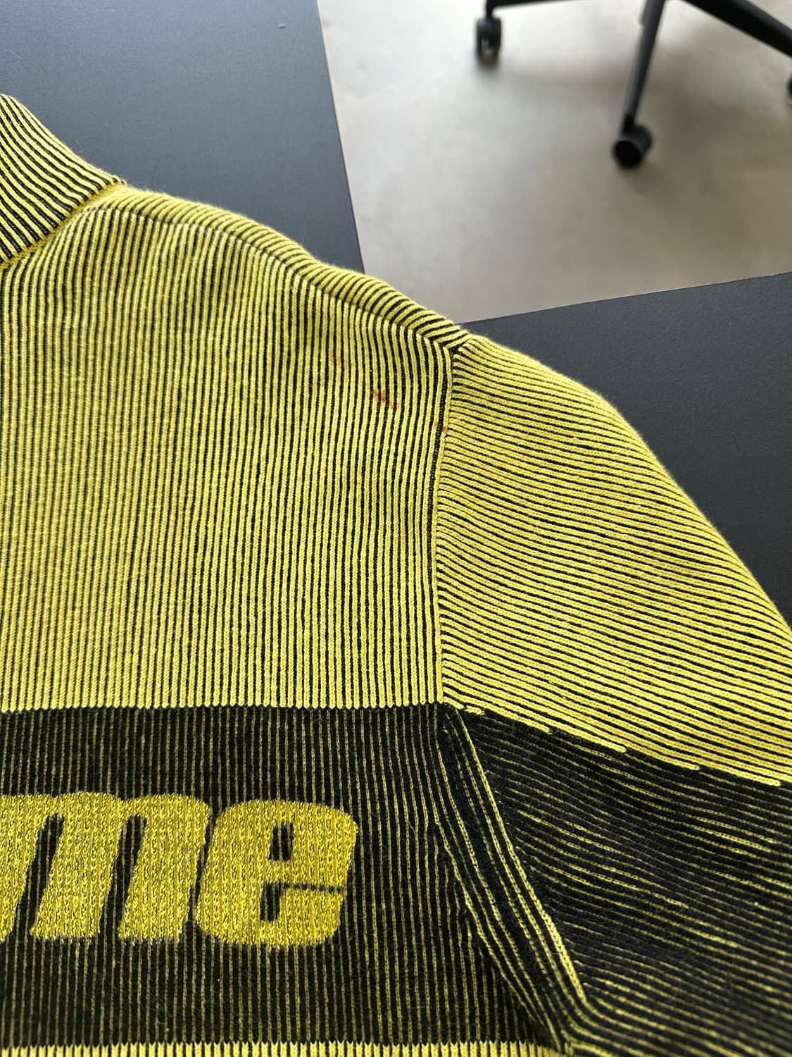 슈프림 22FW 투톤 리브드 집업 스웨터 옐로우 상품이미지9