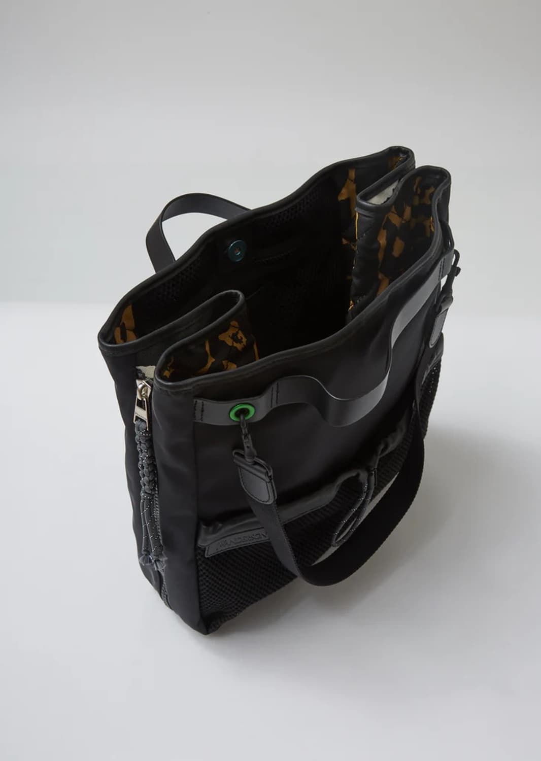 JW Anderson 블랙 나일론 토트 백 (크기변형) 상품이미지4