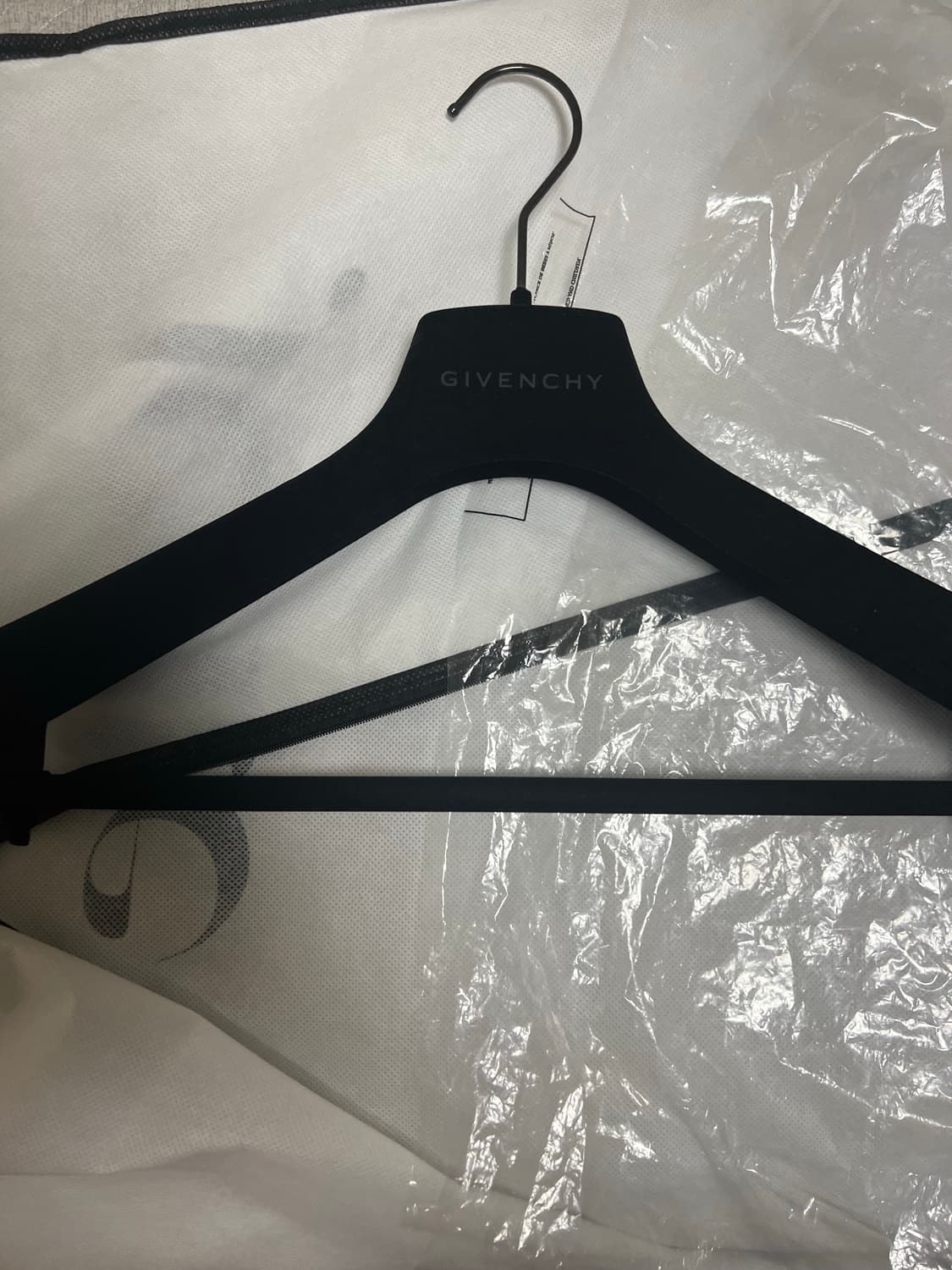 지방시 봄버 ma-1 백로고 48사이즈 상품이미지5