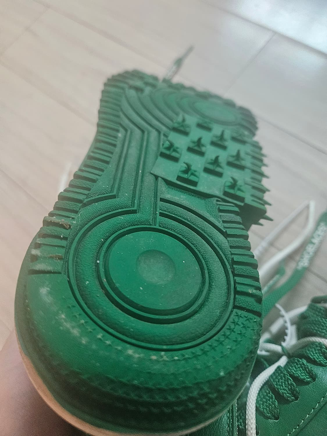 나이키 x 오프화이트 에어포스1 미드 그린 상품이미지2