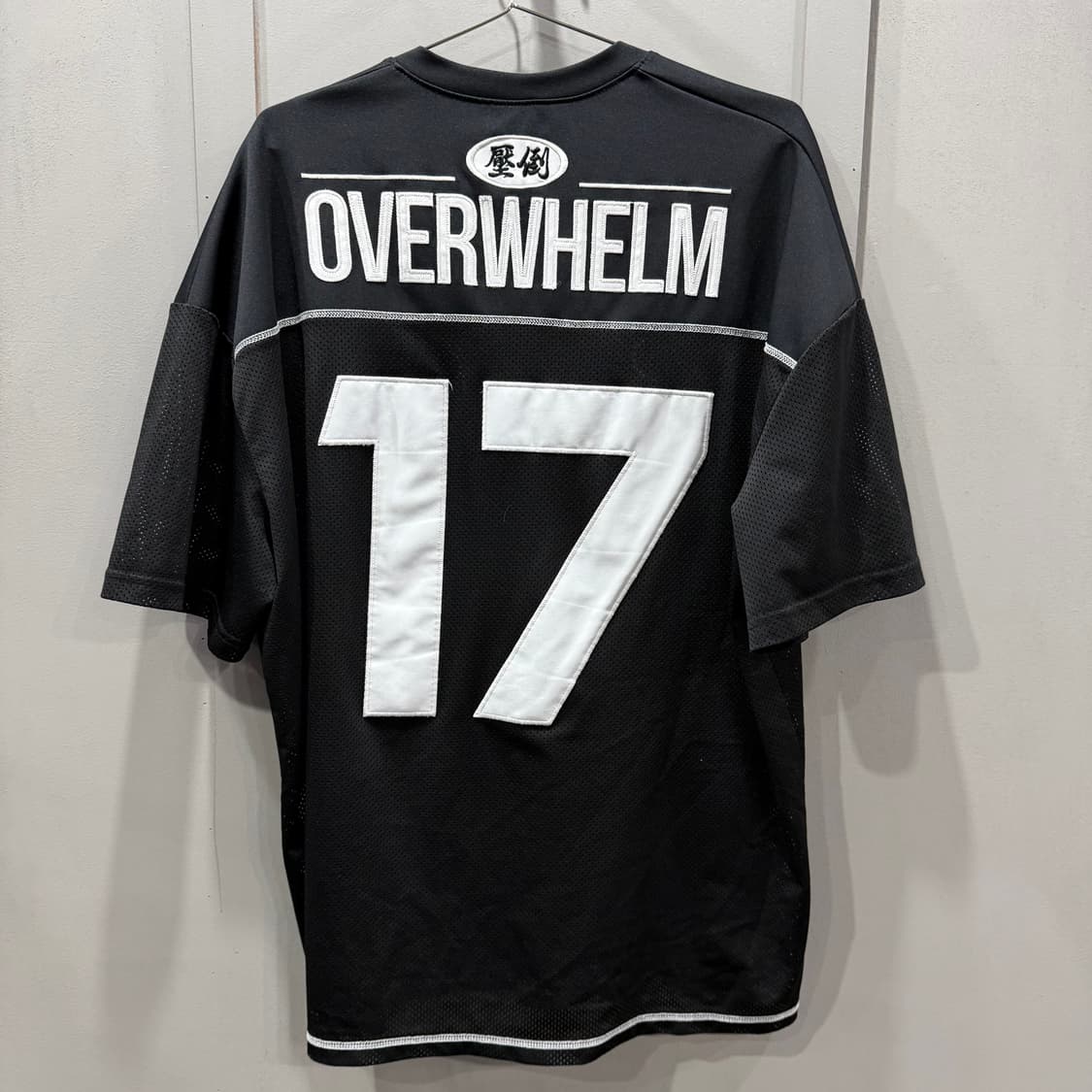 M 압도 오버헬름 건담포스 브이넥 반팔 티셔츠 블랙  상품이미지1