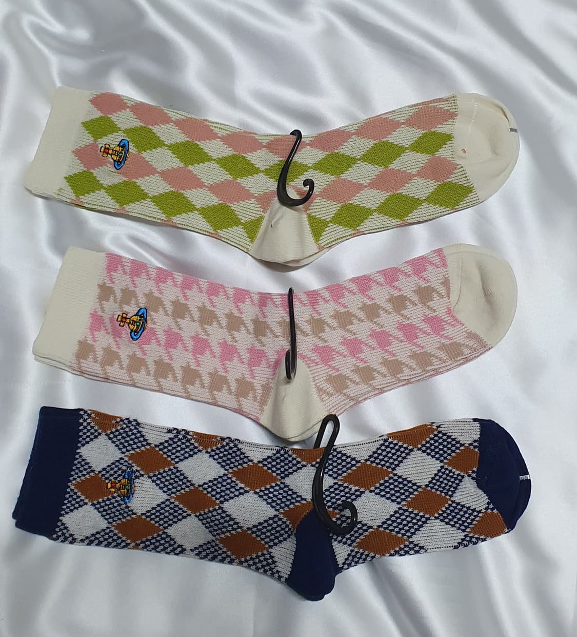 네이비 크림베이지 핑크 브라운 올리브 체크 도형 비비안웨스트우드  양말  상품이미지3