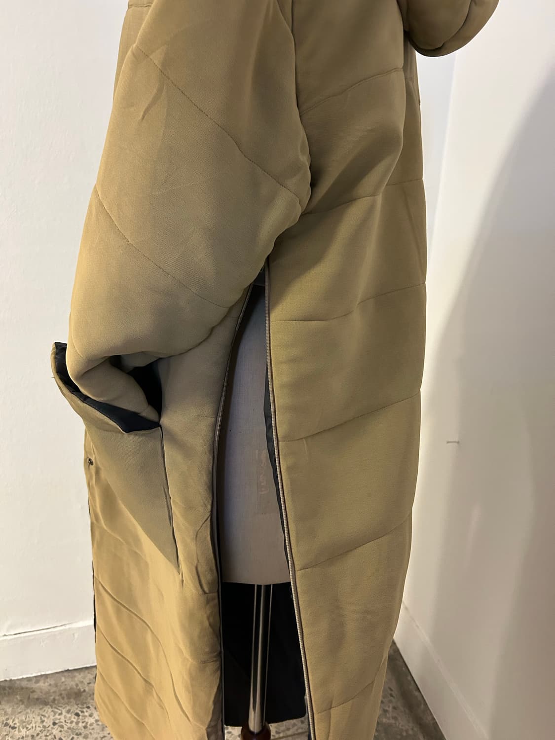 엠포리오 아르마니 이탈리아 메이드 롱 패딩 상품이미지3