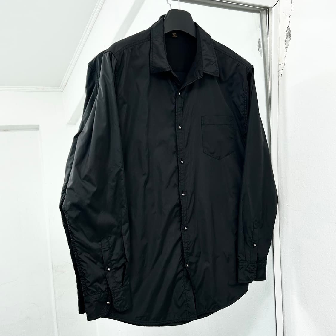 루이비통 블랙 나일론 셔츠 상품이미지4