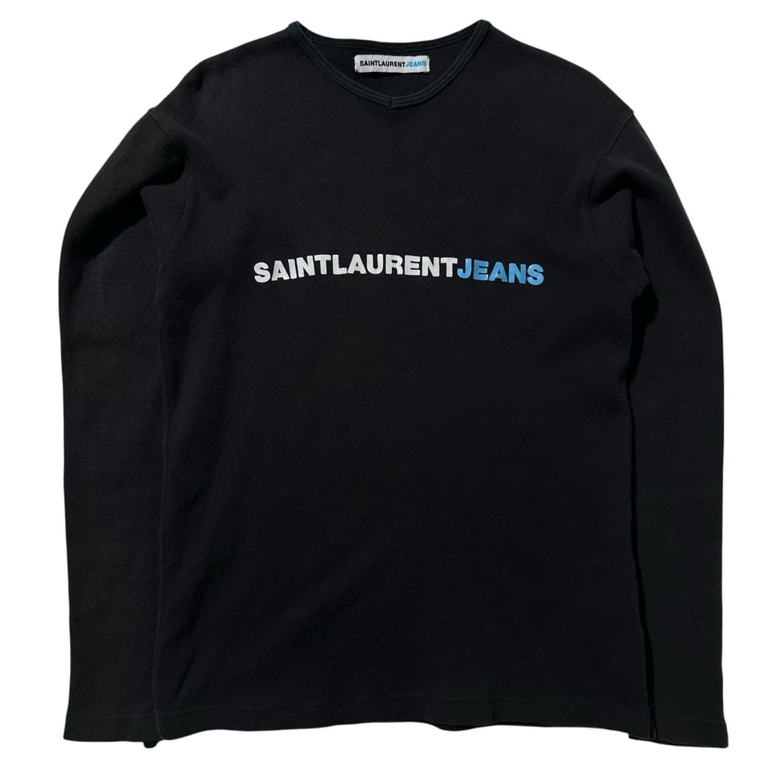 생로랑 00‘s 로고 스펠아웃 V넥 롱슬리브 티셔츠 상품이미지1