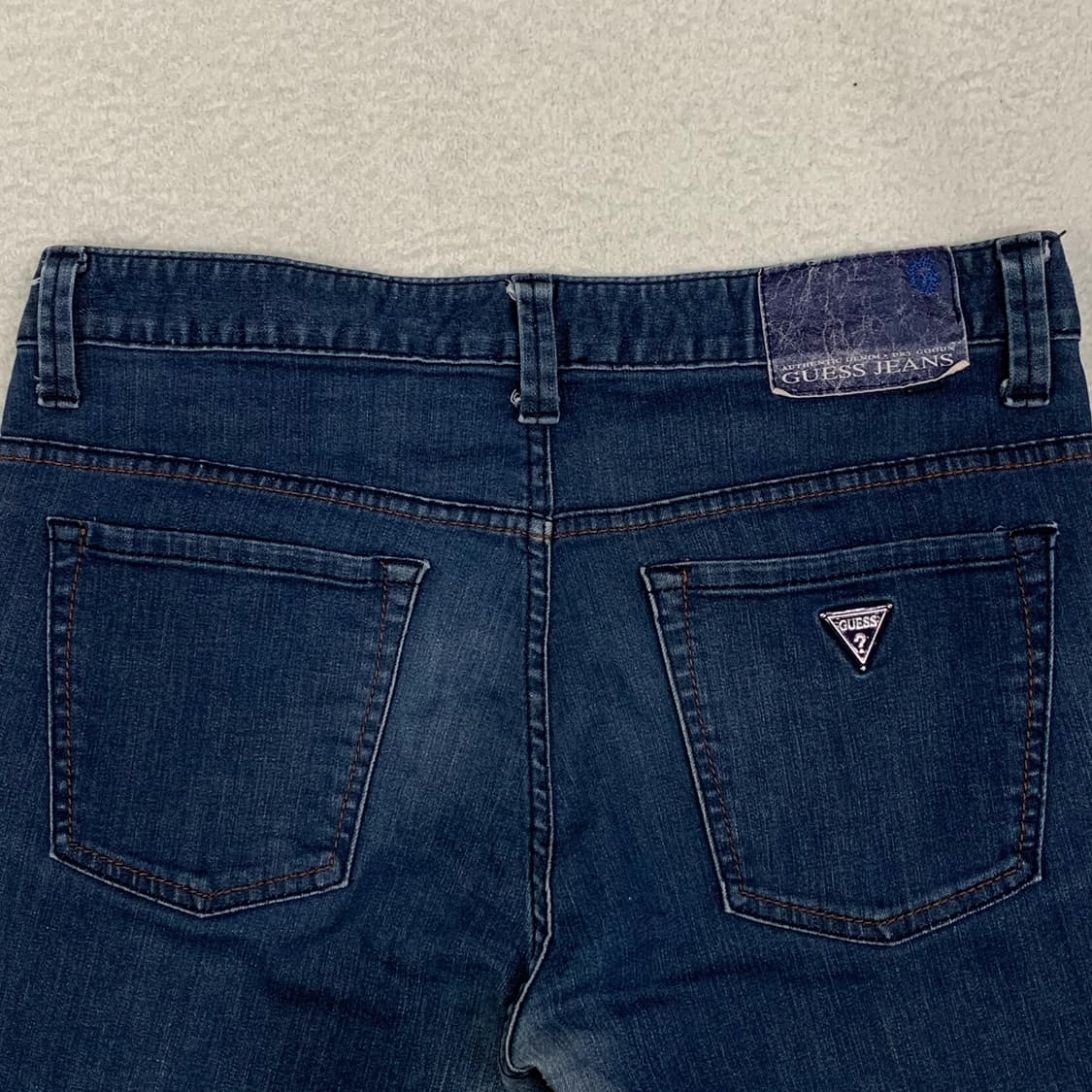 [35] 게스 메탈플레이트 테이퍼드핏 데님팬츠 상품이미지2