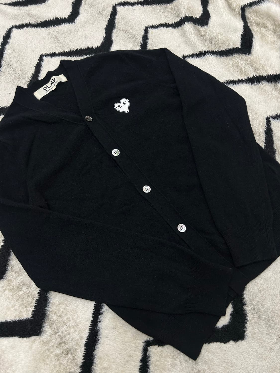 [M]꼼데가르송 화이트 와펜 가디건/블랙/AZ-N062 상품이미지3