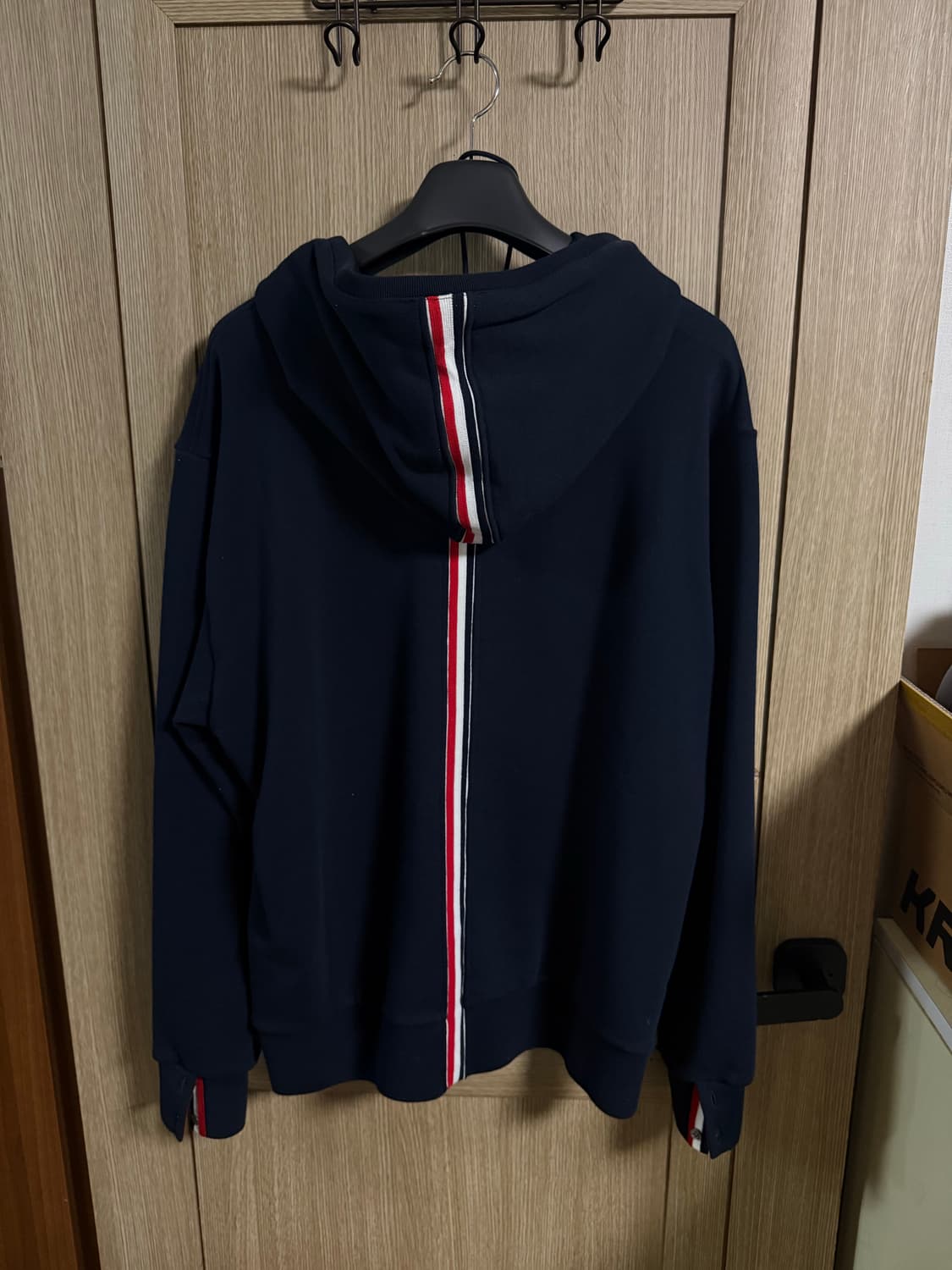 톰브라운 백삼선 금장 후드집업 네이비 신형 5  상품이미지2
