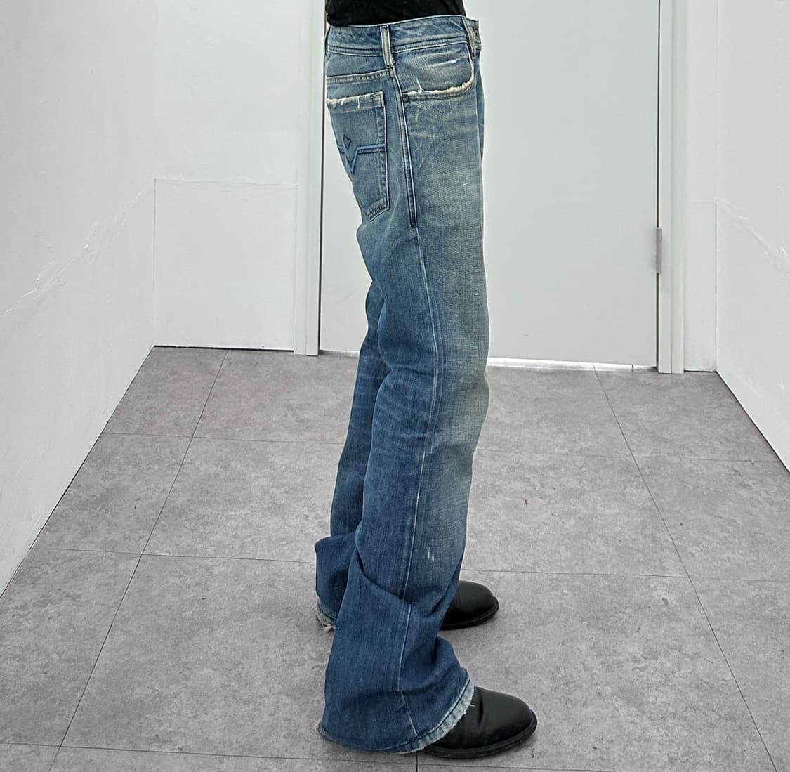 Diesel Distressed Indigo Bootcut Denim 상품이미지3