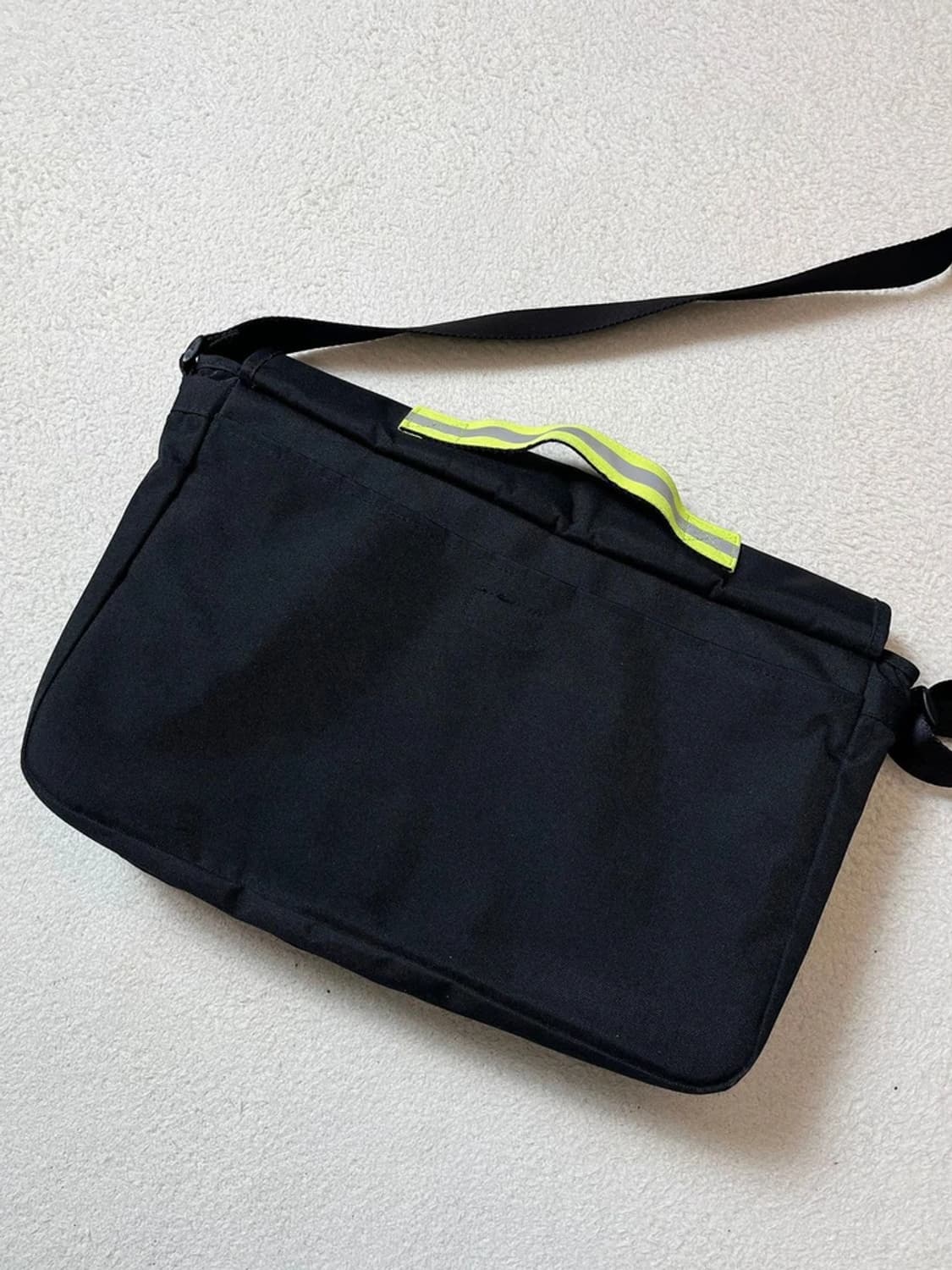 캘빈클라인진 세이프티 에센셜 메신저백 A1769 상품이미지8