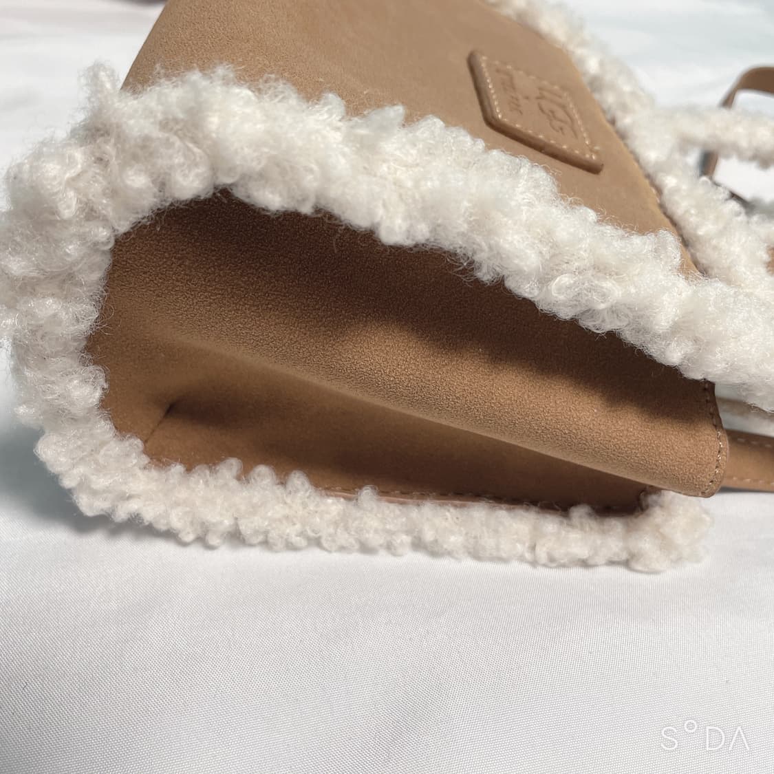 어그 텔파 크로스백 상품이미지5