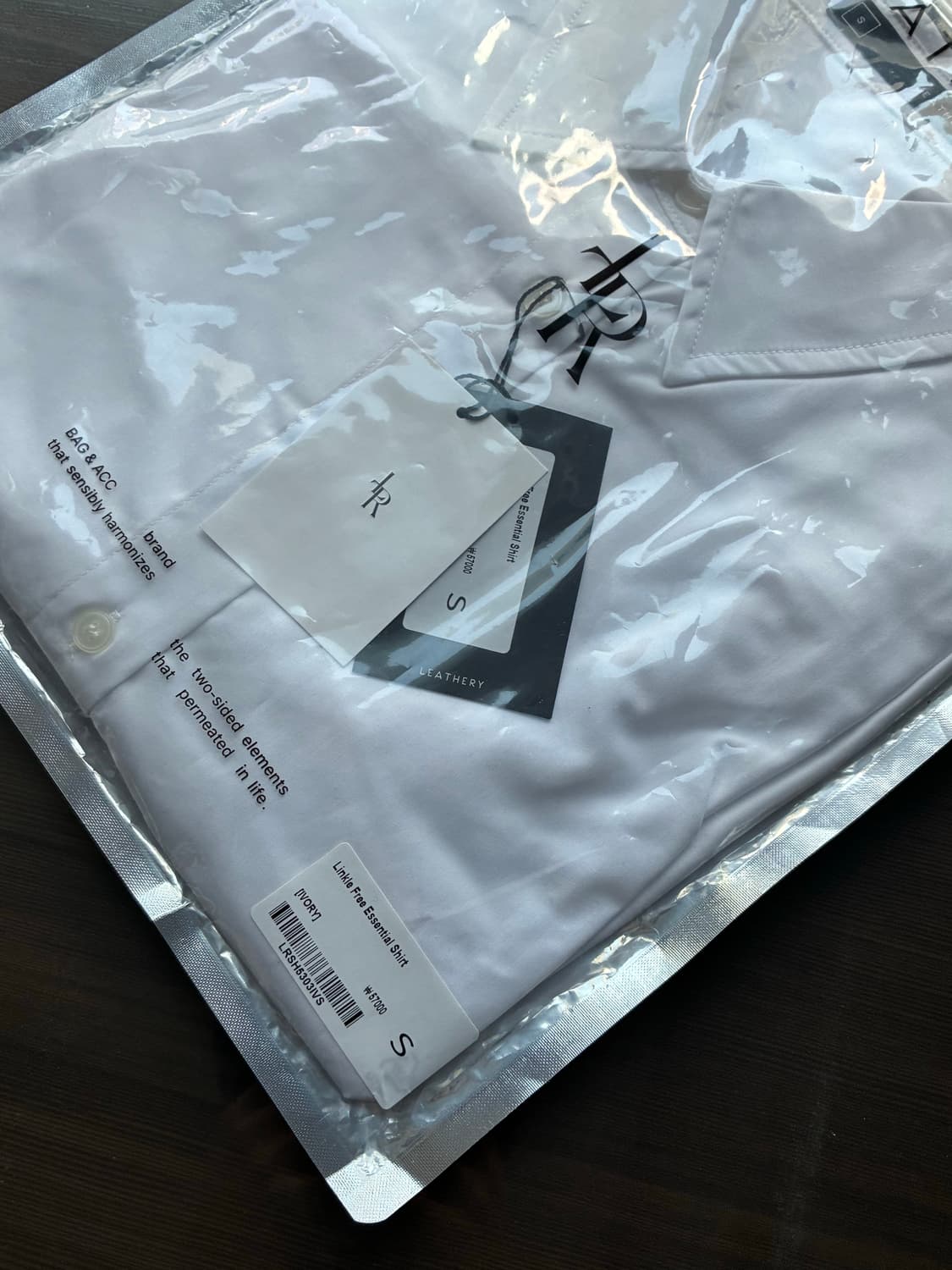 (새상품)(S) 레더리 링클 프리 에센셜 셔츠 [IVORY] 판매 상품이미지10