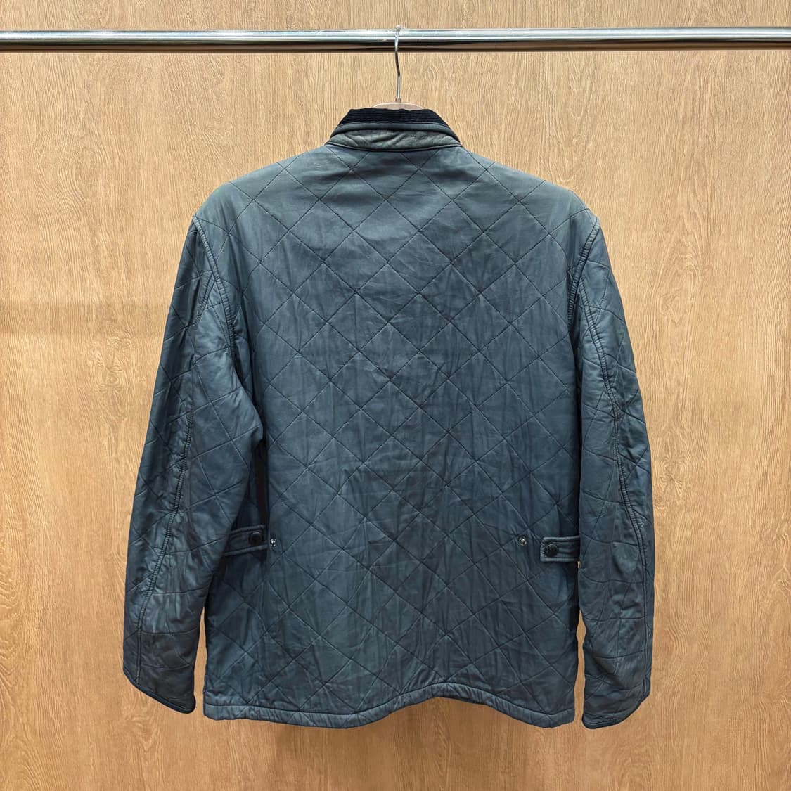 바버 경량 퀄팅 자켓 코듀로이 카라 스냅 버튼 패치 포켓 디테일 카키 상품이미지3