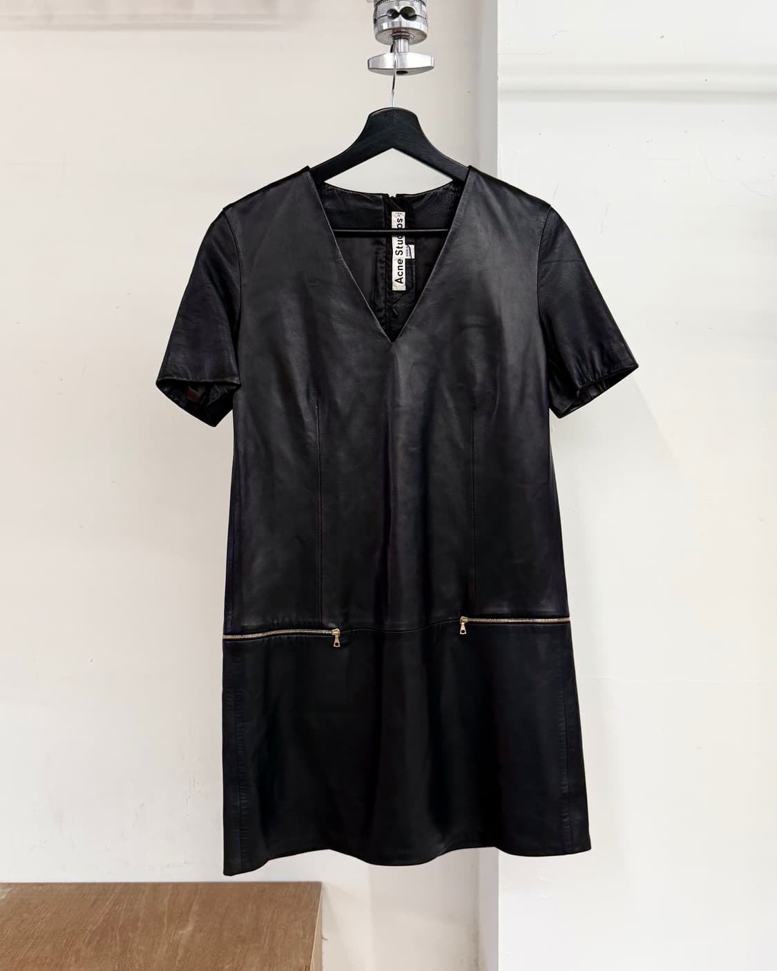 아크네 스튜디오 램스킨 브이넥 원피스 상품이미지1