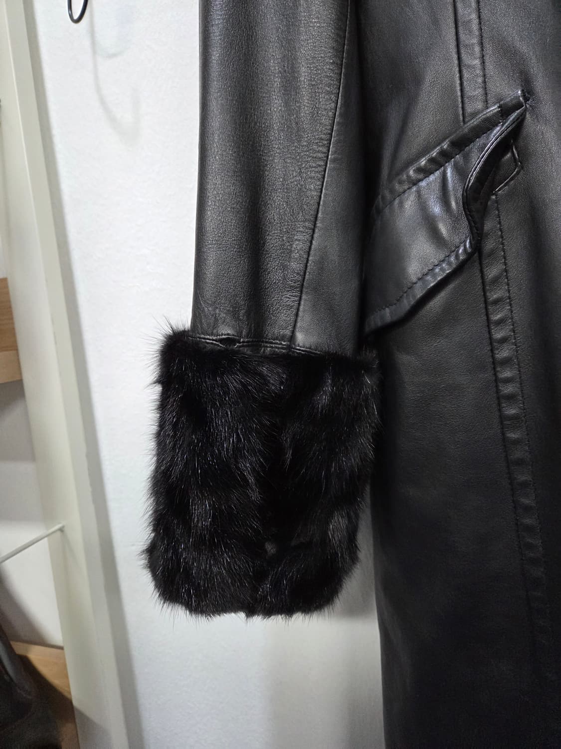 블랙 양가죽 롱코트  밍크퍼 카라 퍼 장식 상품이미지2