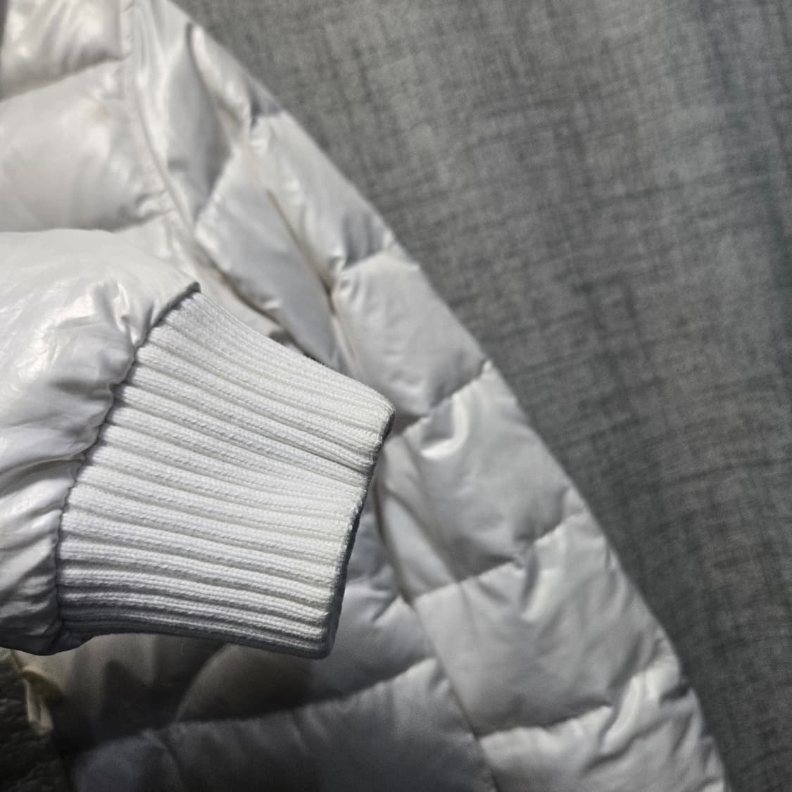 아디다스 여성 화이트 트랙탑 덕다운 숏패딩  상품이미지3