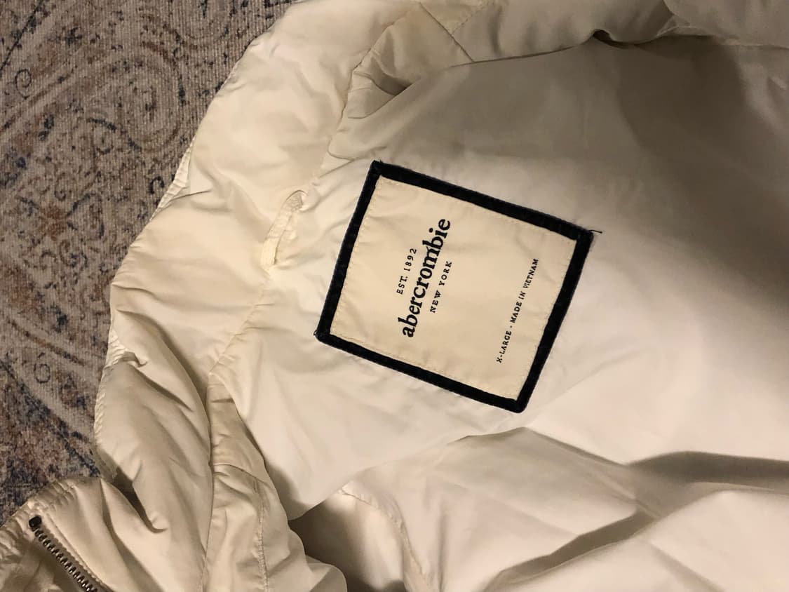 아베크롬비 화이트 퍼프자켓 상품이미지2