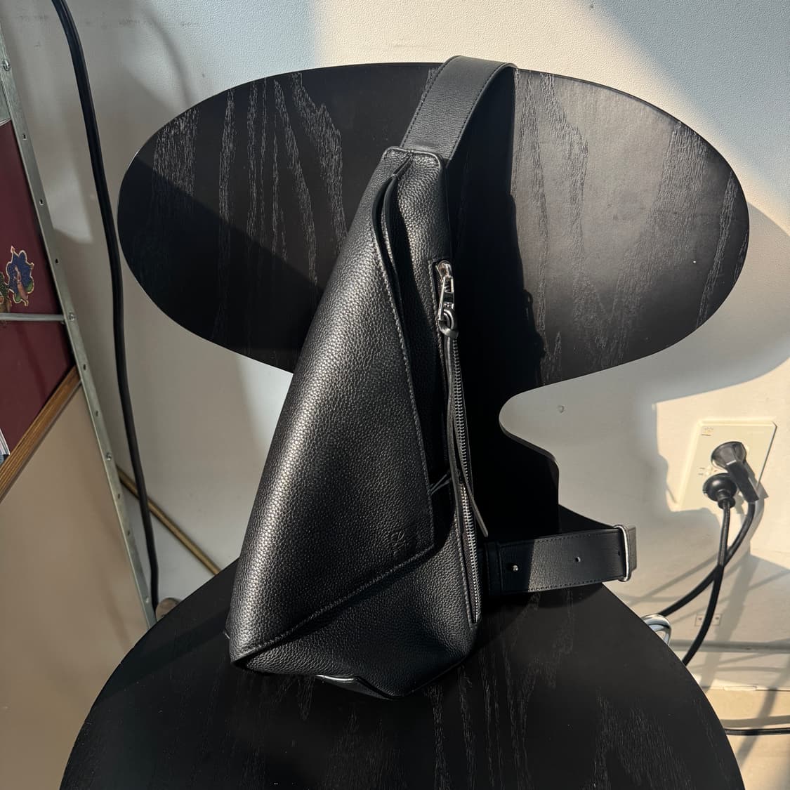 로에베 안톤 슬링백 스몰 블랙  상품이미지2