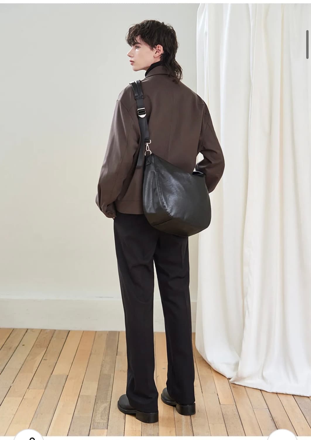 (새상품) 레더리 크랙드 크로스백 [BLACK] 판매 상품이미지3