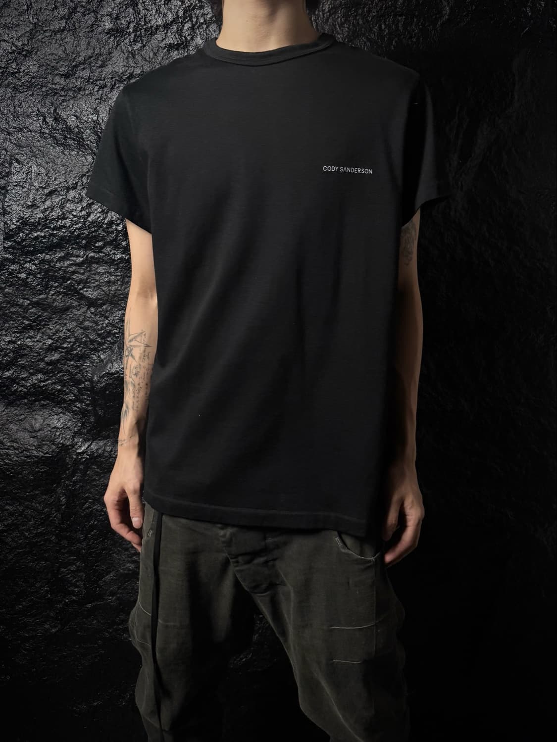 Cody Sanderson Arrow Graphic T-Shirt 상품이미지2