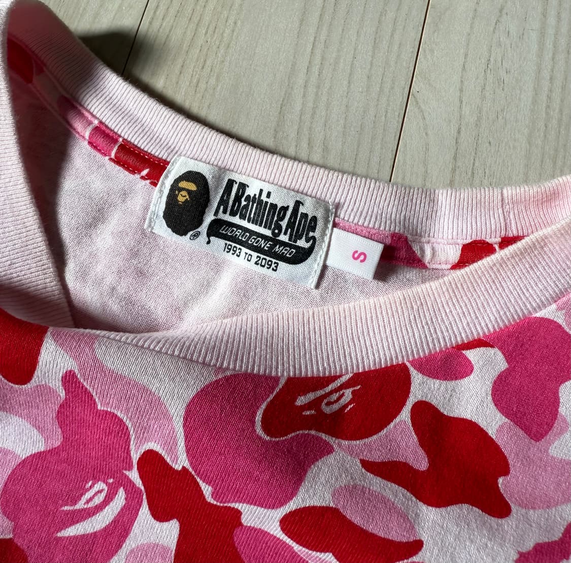 베이프 핑크카모 크롭 슬리브 티셔츠  상품이미지2