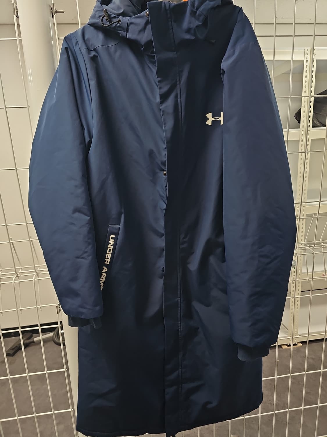 언더아머 정품 롱패딩 오리털 롱패딩 105사이즈 팝니다 상품이미지1