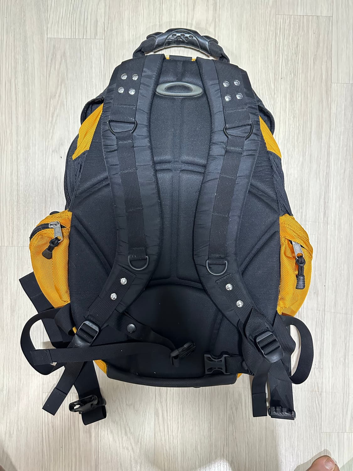 오클리 아카이브 아이콘 2.0 백팩 상품이미지3