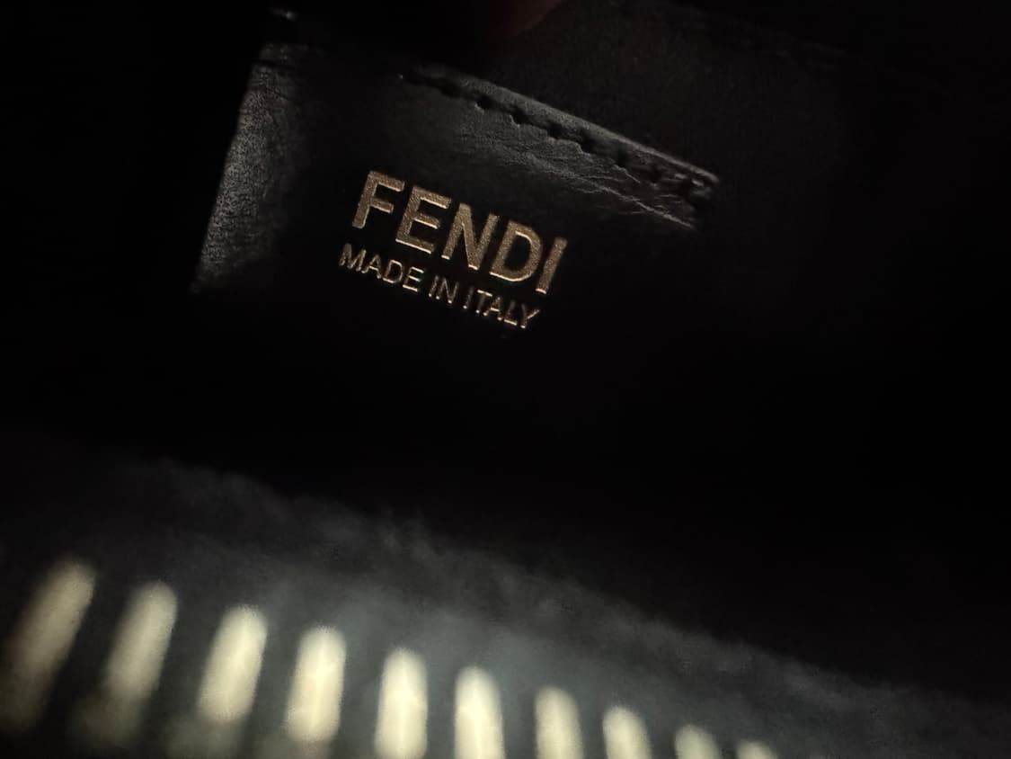 정품 펜디가방 크로스 토트 상품이미지10