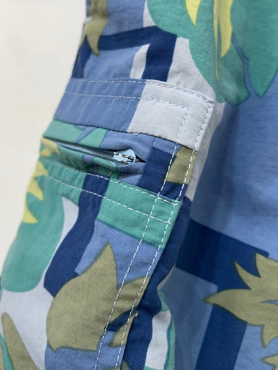 TOMMY BAHAMA Nylon Floral Board Shorts  상품이미지5
