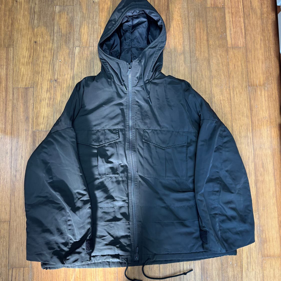 유니클로 화이트마운티니어링 하이브리드 다운 파카 패딩 M 상품이미지1