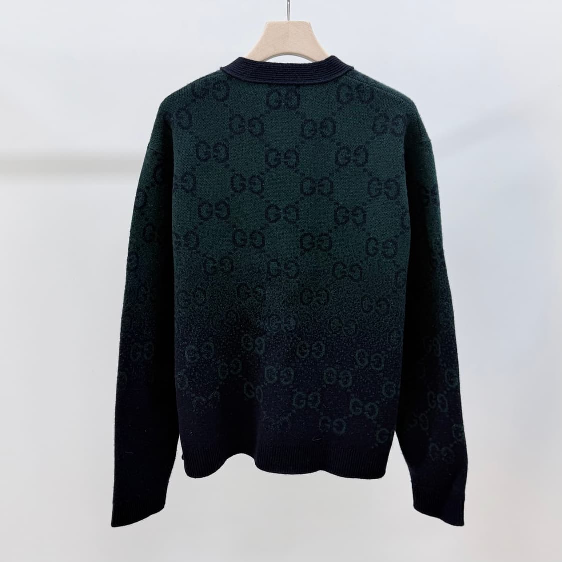 [S+급/오버핏M] 구찌 GG 로고 그라데이션 울 자카드 가디건 상품이미지4