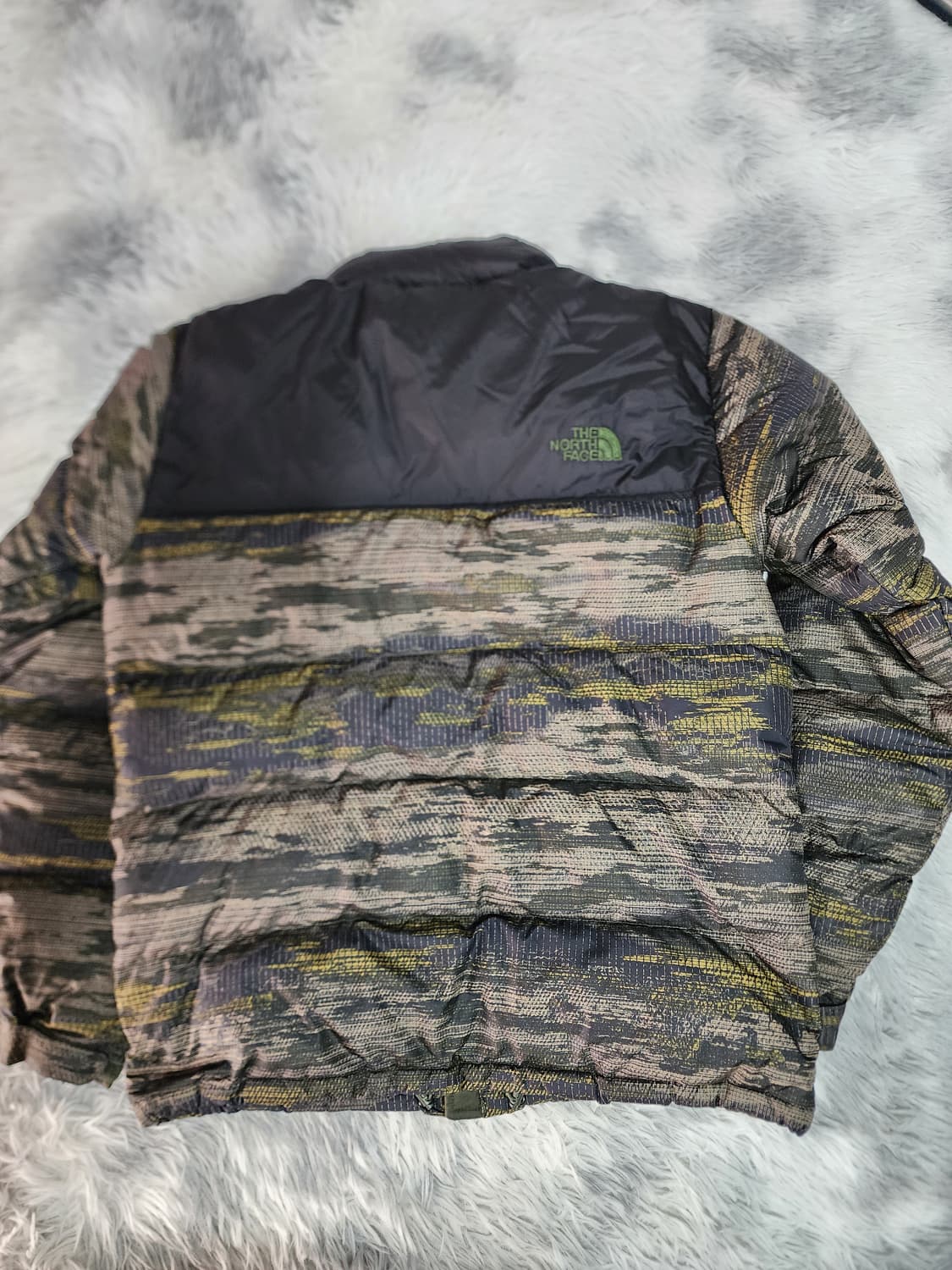 노스페이스 눕시 구스 패딩 블랙 타이거 카모 상품이미지2