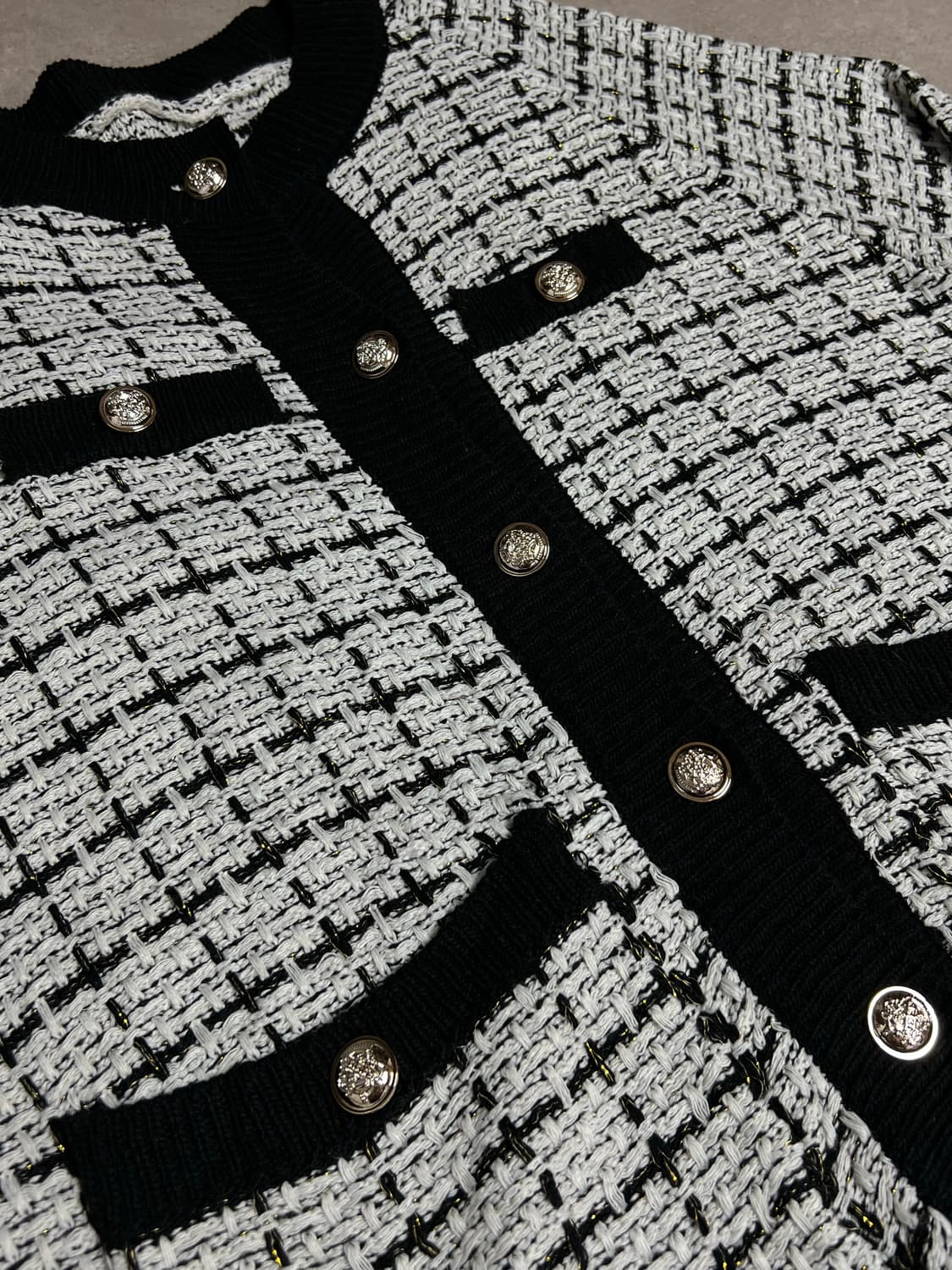 트위드 블랙 배색 금장 버튼 가디건 상품이미지5