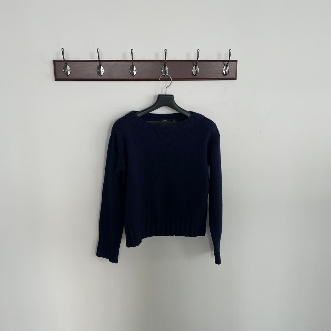 알렉산더맥퀸 보트넥 네이비 색상 니트 스웨터 상품이미지2